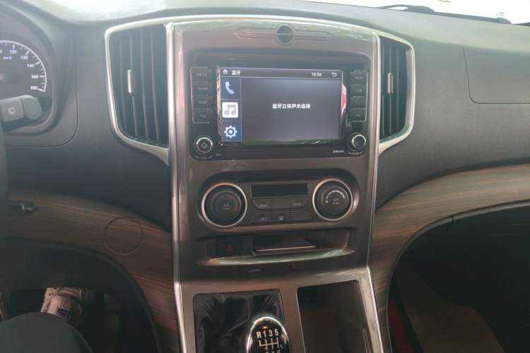Used FORTHING Lingzhi PLUS 2021 2.0L Manual Luxury 7-Seater Audio And AC Panel
