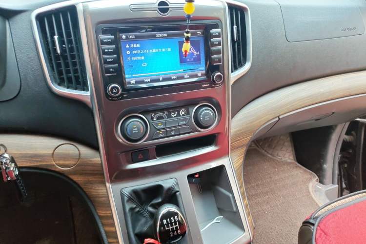 Used FORTHING Lingzhi PLUS 2021 2.0L Manual Luxury 7-Seater Audio And AC Panel