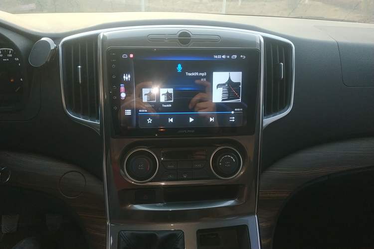 Used FORTHING Lingzhi PLUS 2021 2.0L Manual Comfort Version 7 Seats Audio And AC Panel