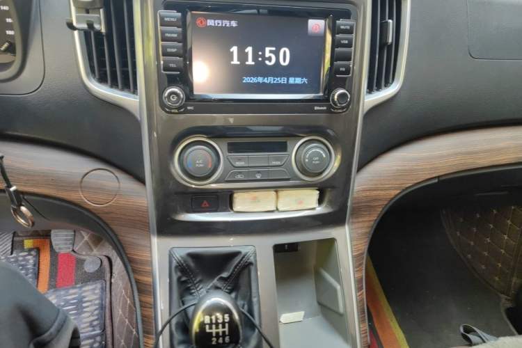 Used FORTHING Lingzhi PLUS 2021 2.0L Manual Luxury 7-Seater Audio And AC Panel
