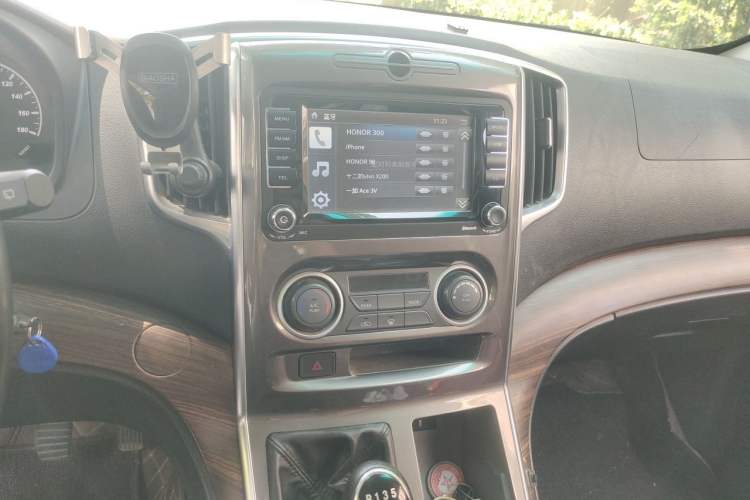 Used FORTHING Lingzhi PLUS 2021 2.0L Manual Luxury 7-Seater Audio And AC Panel