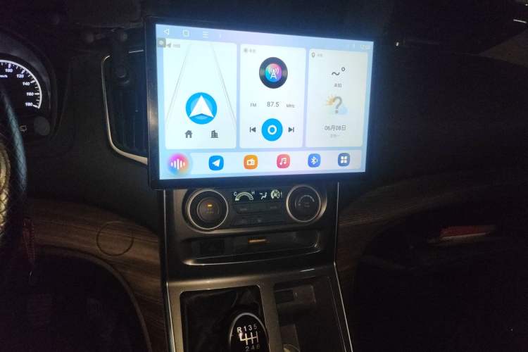 Used FORTHING Lingzhi PLUS 2021 Travel Edition 2.0L Manual Luxury 7-Seater Audio And AC Panel