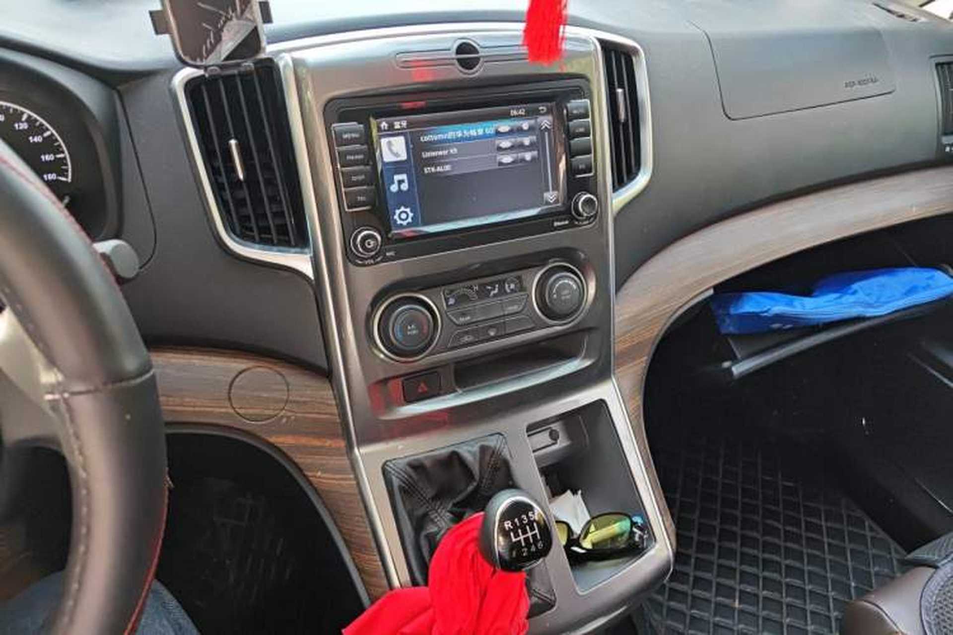 Used FORTHING Lingzhi PLUS 2021 Travel Edition 2.0L Manual Luxury 7-Seater Audio And AC Panel