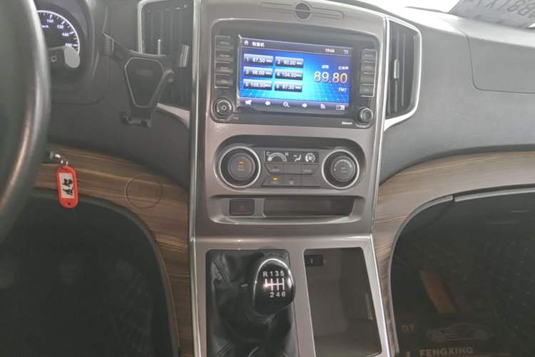 Used FORTHING Lingzhi PLUS 2021 2.0L Manual Luxury 7-Seater Audio And AC Panel