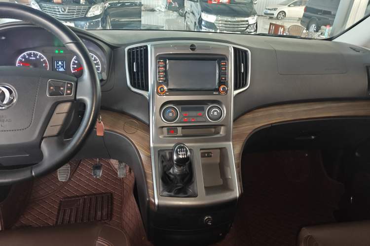 Used FORTHING Lingzhi PLUS 2021 2.0L Manual Luxury 7-Seater Audio And AC Panel