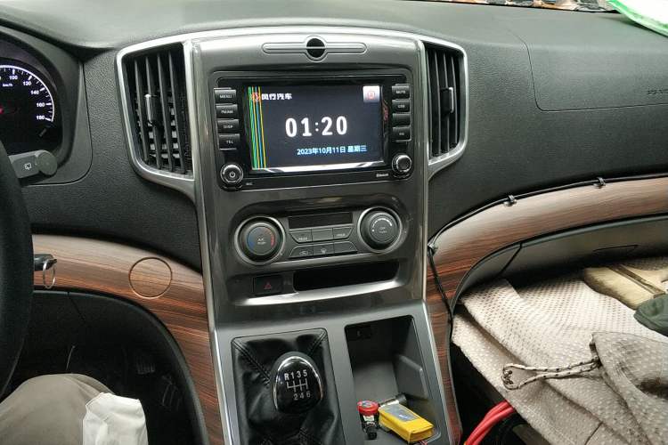 Used FORTHING Lingzhi PLUS 2021 2.0L Manual Luxury 7-Seater Audio And AC Panel