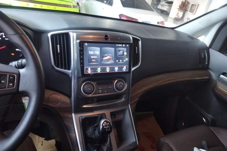 Used FORTHING Lingzhi PLUS 2021 Travel Edition 2.0L Manual Luxury 7-Seater Audio And AC Panel