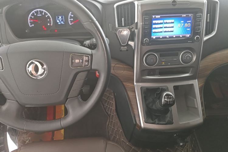 Used FORTHING Lingzhi PLUS 2021 2.0L Manual Luxury 7-Seater Center Console