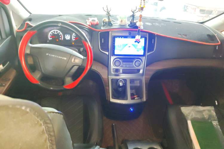 Used FORTHING Lingzhi PLUS 2021 2.0L Manual Comfort Version 7 Seats Center Console