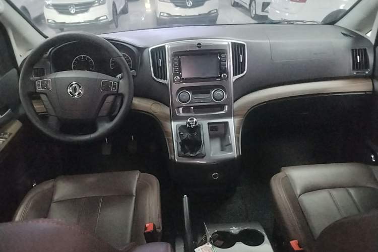 Used FORTHING Lingzhi PLUS 2021 2.0L Manual Luxury 7-Seater Center Console
