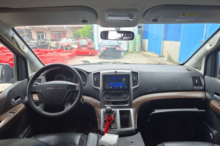 Used FORTHING Lingzhi PLUS 2021 2.0L Manual Comfort Model CNG 7-Seater Center Console