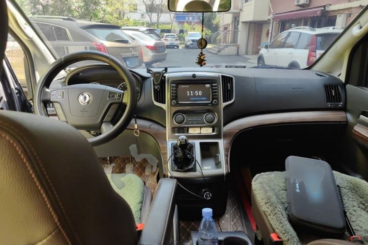 Used FORTHING Lingzhi PLUS 2021 2.0L Manual Luxury 7-Seater Center Console
