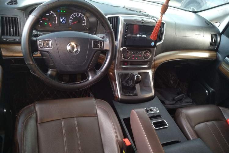 Used FORTHING Lingzhi PLUS 2021 2.0L Manual Luxury 7-Seater Center Console
