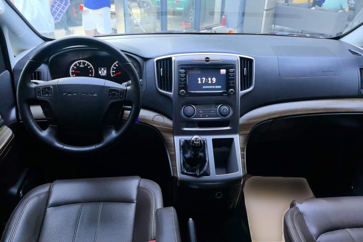 Used FORTHING Lingzhi PLUS 2021 Travel Edition 2.0L Manual Luxury 7-Seater Center Console