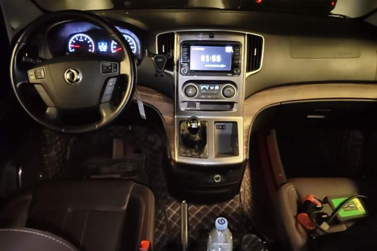 Used FORTHING Lingzhi PLUS 2021 2.0L Manual Luxury 7-Seater Center Console