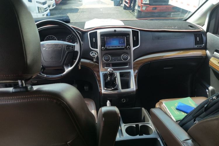 Used FORTHING Lingzhi PLUS 2021 2.0L Manual Luxury 9-Seater Center Console