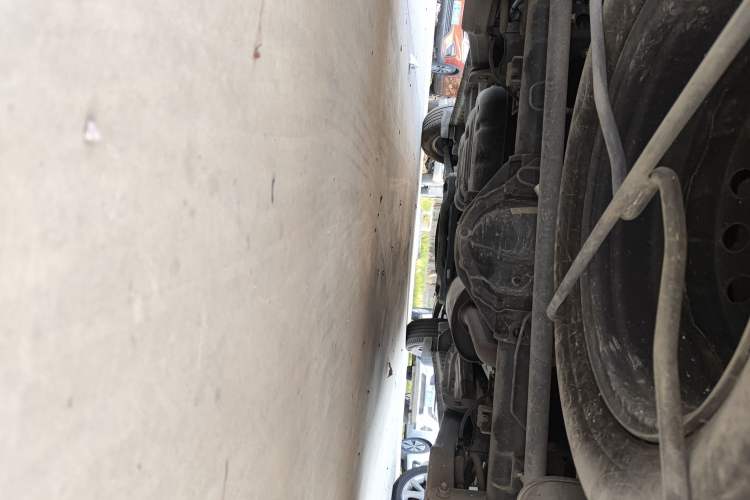 Used FORTHING Lingzhi PLUS 2021 2.0L Manual Luxury 7-Seater Chassis Rear