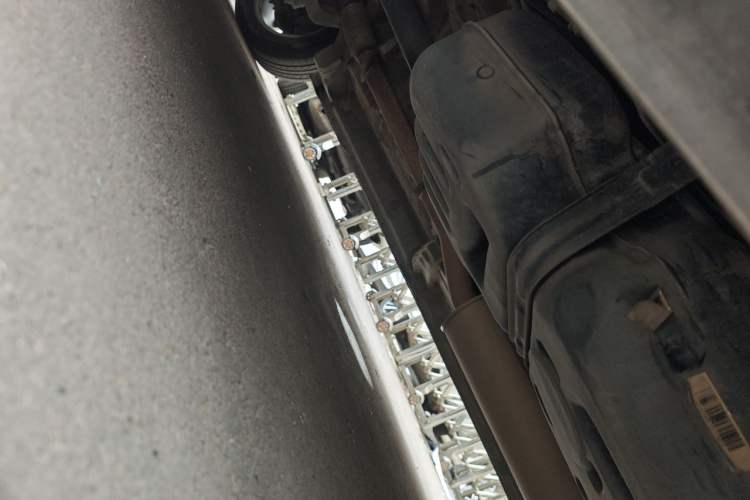 Used FORTHING Lingzhi PLUS 2021 2.0L Manual Luxury 7-Seater Chassis Rear Right