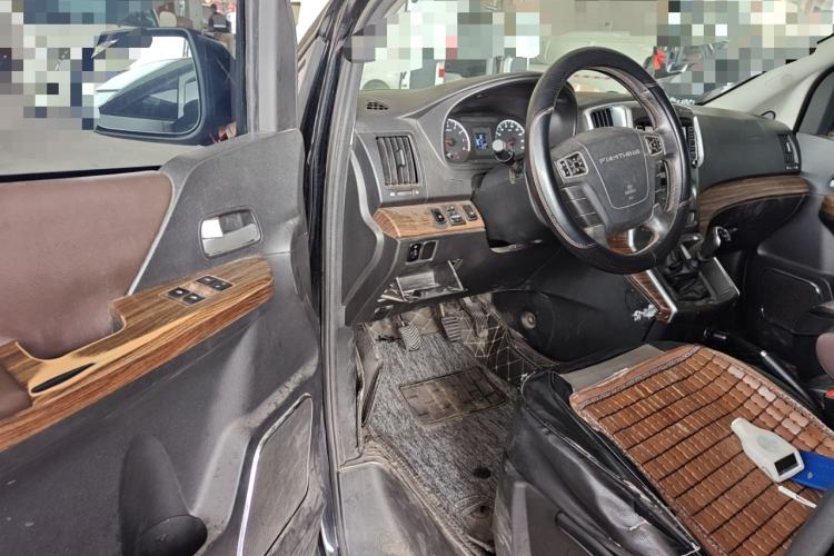 Used FORTHING Lingzhi PLUS 2021 Travel Edition 2.0L Manual Luxury 7-Seater Driver Seat