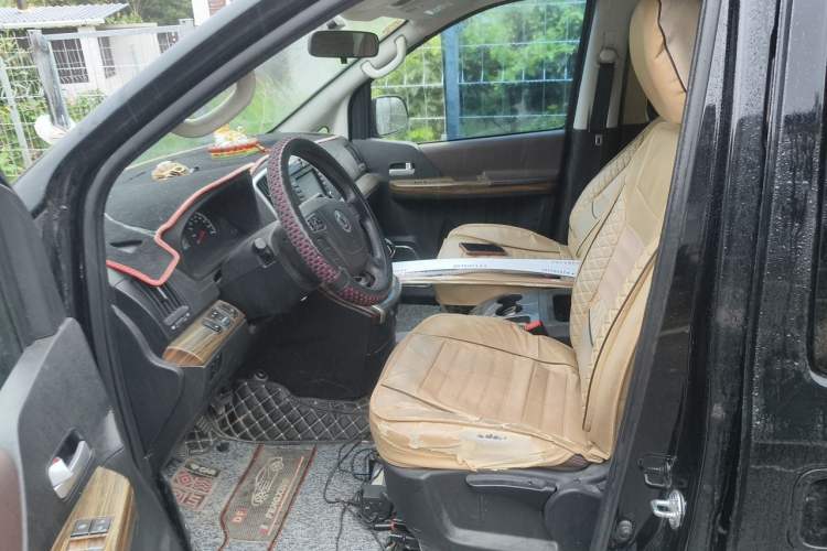 Used FORTHING Lingzhi PLUS 2021 2.0L Manual Luxury 7-Seater Driver Seat