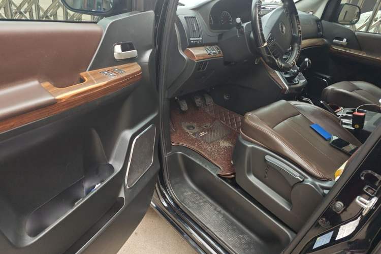 Used FORTHING Lingzhi PLUS 2021 2.0L Manual Luxury 7-Seater Driver Seat