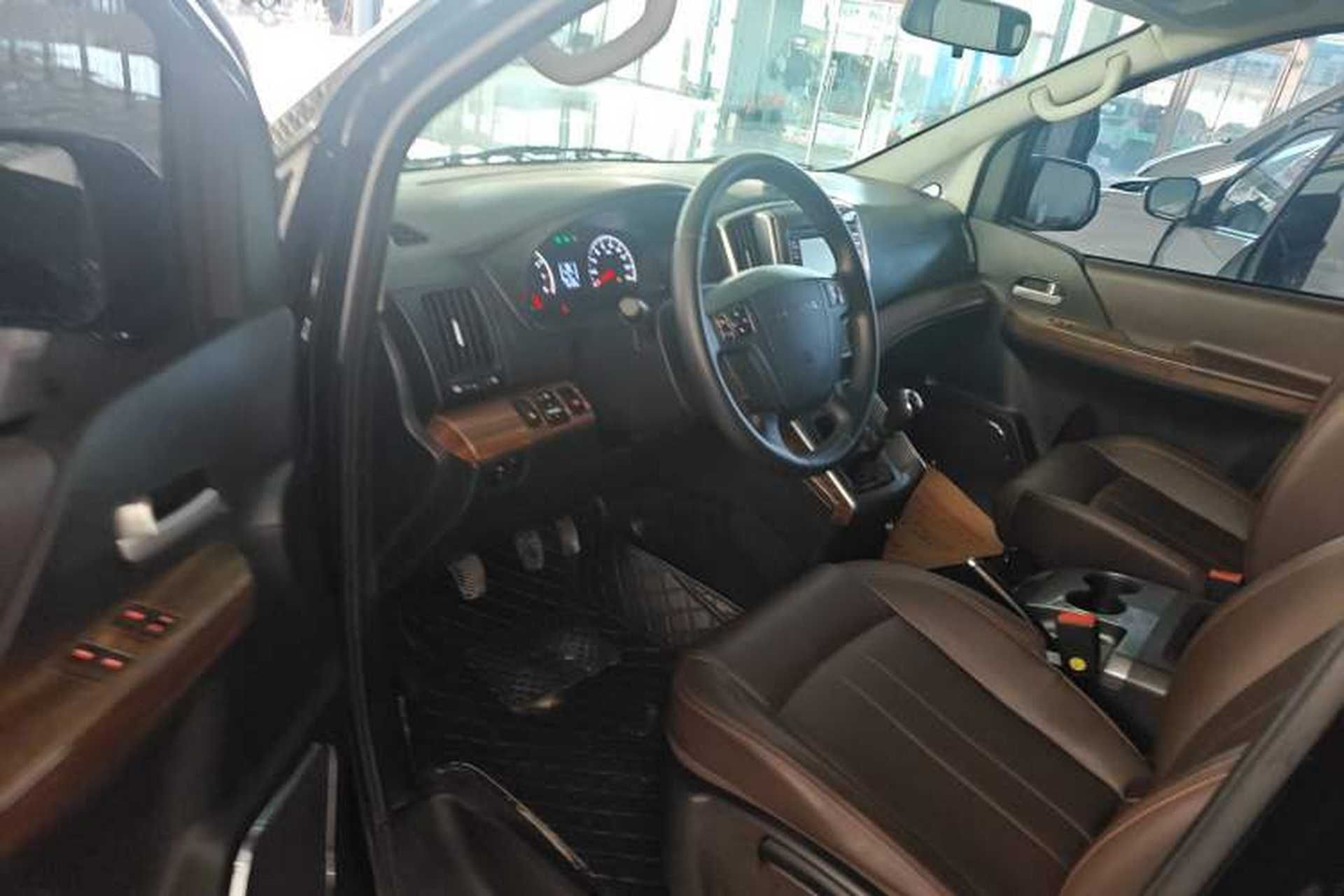 Used FORTHING Lingzhi PLUS 2021 Travel Edition 2.0L Manual Luxury 7-Seater Driver Seat