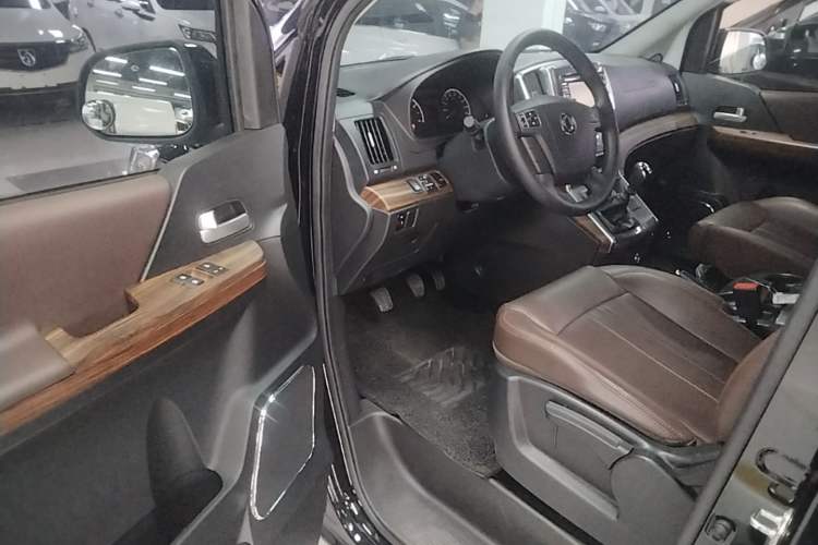 Used FORTHING Lingzhi PLUS 2021 2.0L Manual Luxury 7-Seater Driver Seat