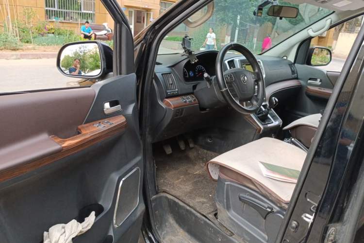 Used FORTHING Lingzhi PLUS 2021 2.0L Manual Luxury 7-Seater Driver Seat