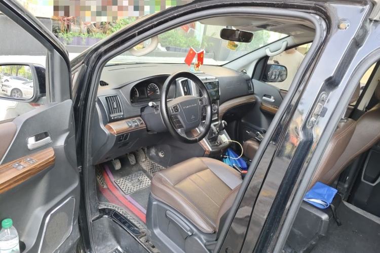Used FORTHING Lingzhi PLUS 2021 Travel Edition 2.0L Manual Luxury 7-Seater Driver Seat