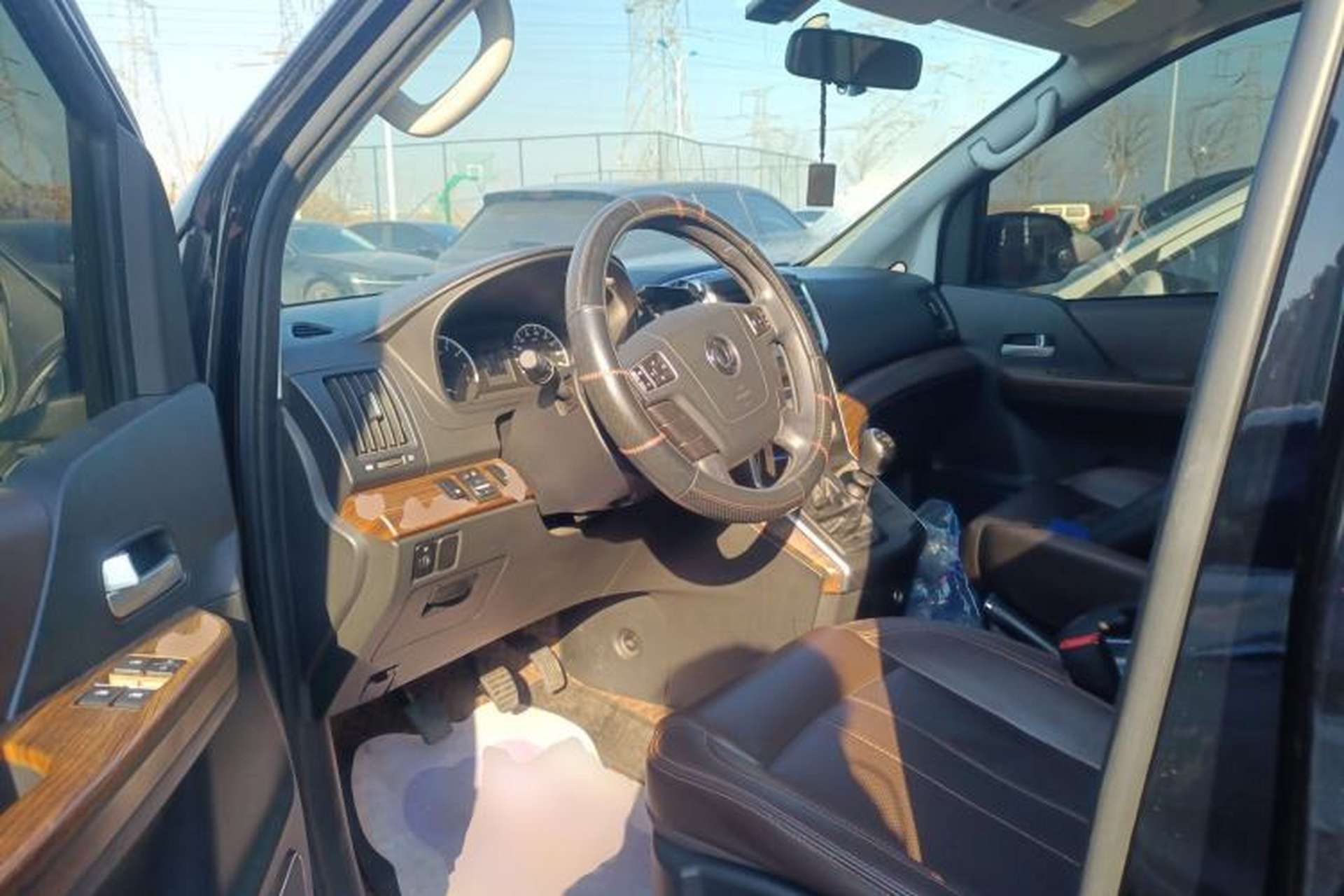 Used FORTHING Lingzhi PLUS 2021 2.0L Manual Luxury 9-Seater Driver Seat