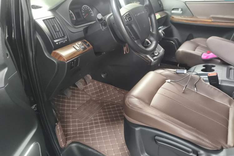 Used FORTHING Lingzhi PLUS 2021 Travel Edition 2.0L Manual Luxury 7-Seater Driver Seat