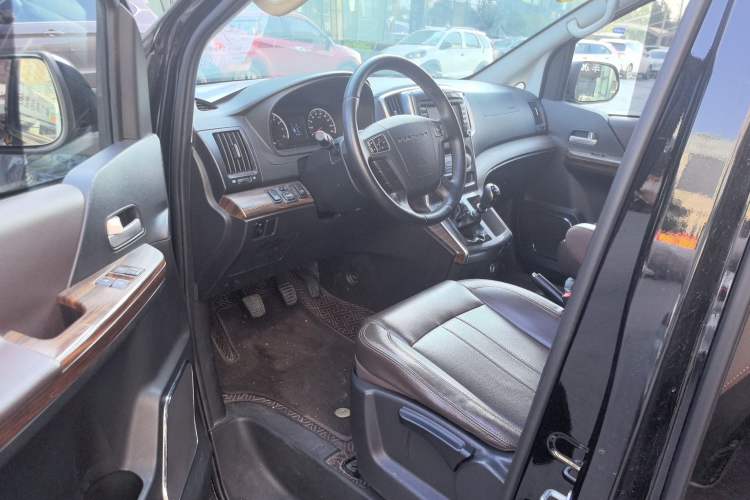 Used FORTHING Lingzhi PLUS 2021 Travel Edition 2.0L Manual Luxury 7-Seater Driver Seat