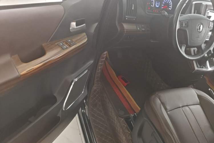 Used FORTHING Lingzhi PLUS 2021 2.0L Manual Luxury 7-Seater Driver Seat