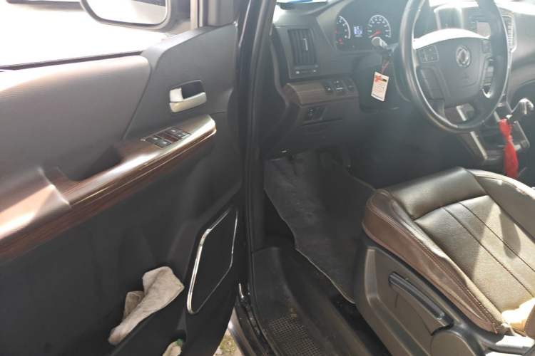 Used FORTHING Lingzhi PLUS 2021 2.0L Manual Luxury 7-Seater Driver Seat
