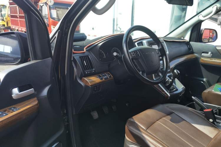 Used FORTHING Lingzhi PLUS 2021 2.0L Manual Luxury 9-Seater Driver Seat
