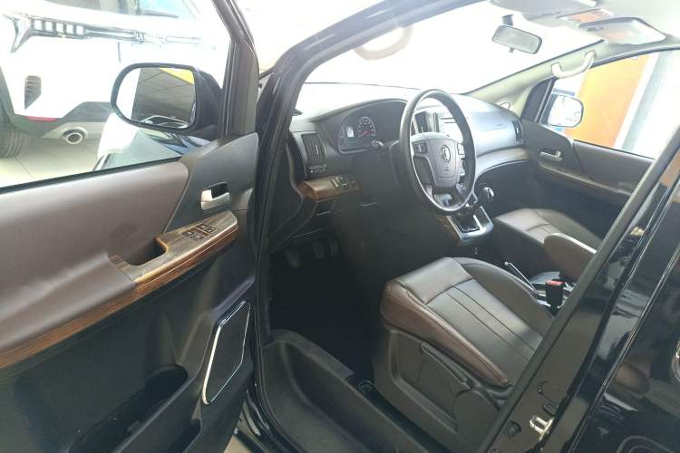 Used FORTHING Lingzhi PLUS 2021 2.0L Manual Luxury 7-Seater Driver Seat