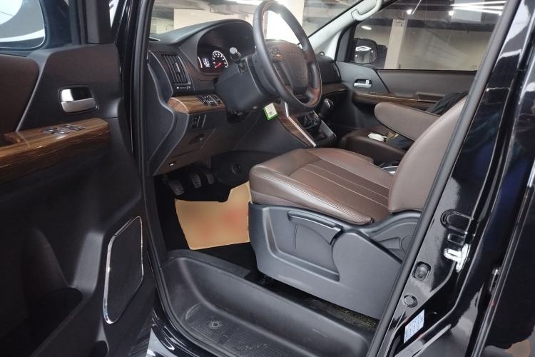Used FORTHING Lingzhi PLUS 2021 Travel Edition 2.0L Manual Luxury 7-Seater Driver Seat