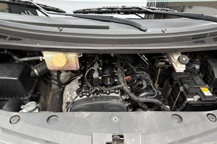 Used FORTHING Lingzhi PLUS 2021 2.0L Manual Luxury 7-Seater Engine Bay
