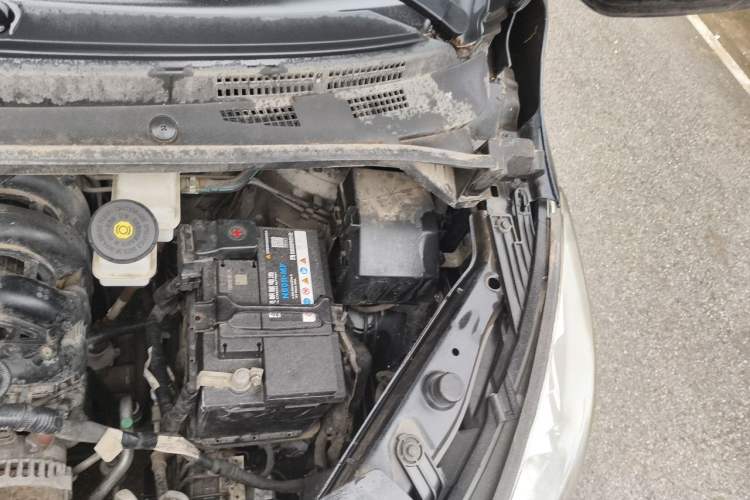Used FORTHING Lingzhi PLUS 2021 2.0L Manual Luxury 7-Seater Engine Bay Left