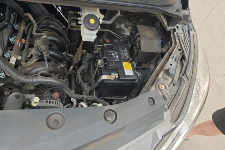 Used FORTHING Lingzhi PLUS 2021 2.0L Manual Luxury 7-Seater Engine Bay Left