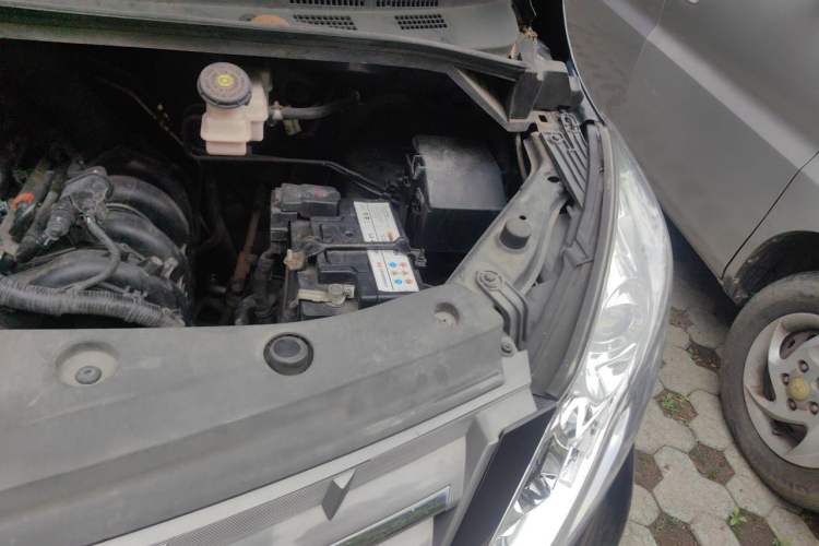 Used FORTHING Lingzhi PLUS 2021 2.0L Manual Luxury 7-Seater Engine Bay Left