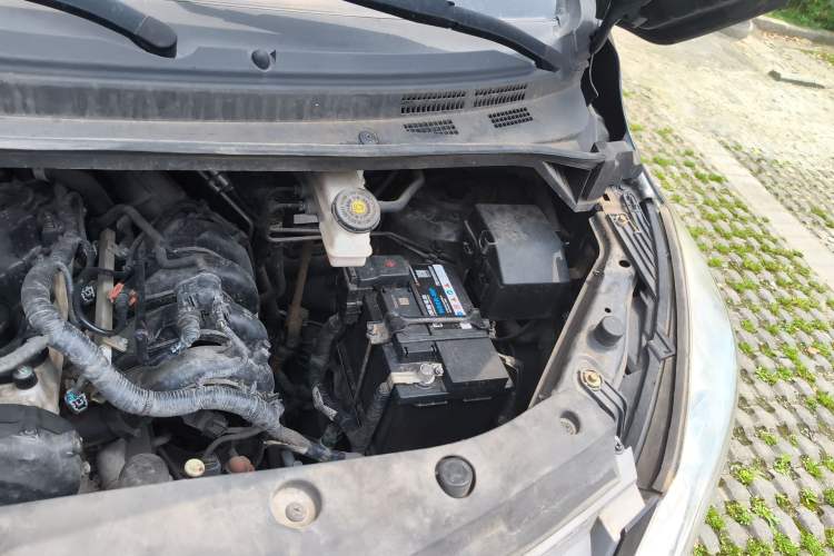 Used FORTHING Lingzhi PLUS 2021 2.0L Manual Luxury 7-Seater Engine Bay Left