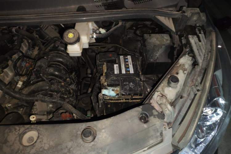Used FORTHING Lingzhi PLUS 2021 2.0L Manual Luxury 7-Seater Engine Bay Left