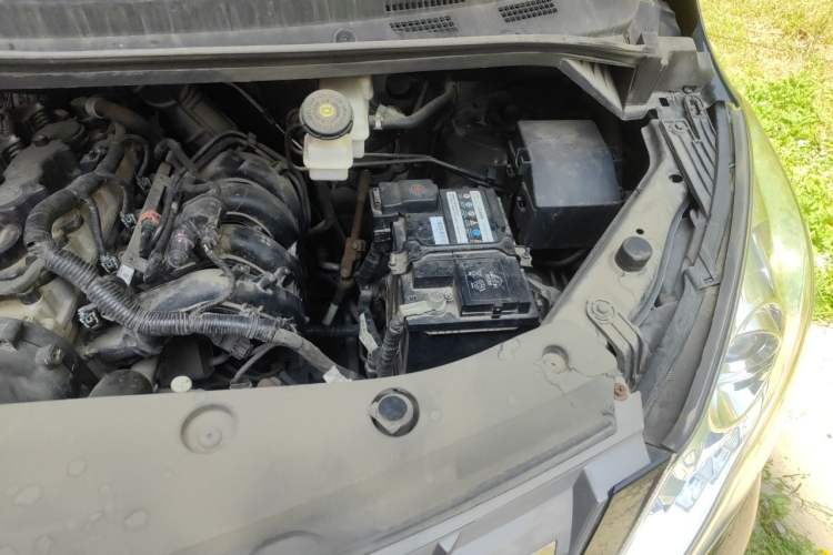Used FORTHING Lingzhi PLUS 2021 2.0L Manual Luxury 7-Seater Engine Bay Left