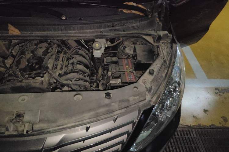 Used FORTHING Lingzhi PLUS 2021 Travel Edition 2.0L Manual Luxury 7-Seater Engine Bay Left