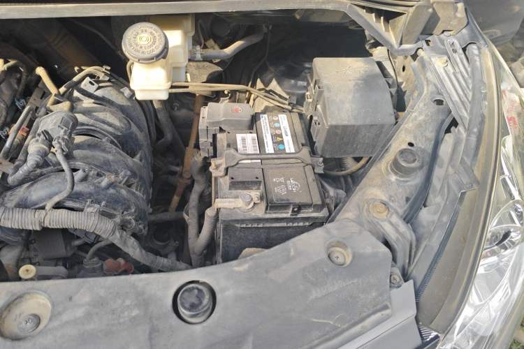 Used FORTHING Lingzhi PLUS 2021 2.0L Manual Luxury 7-Seater Engine Bay Left
