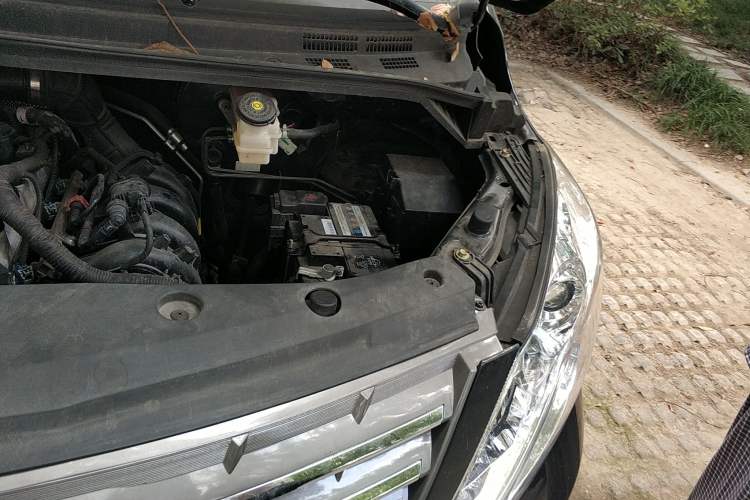 Used FORTHING Lingzhi PLUS 2021 2.0L Manual Luxury 7-Seater Engine Bay Left