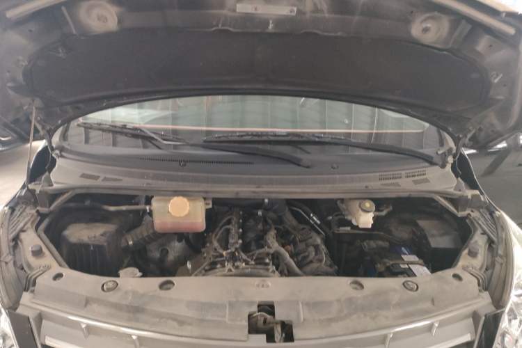 Used FORTHING Lingzhi PLUS 2021 2.0L Manual Luxury 7-Seater Engine Bay