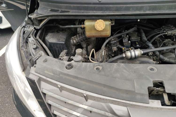 Used FORTHING Lingzhi PLUS 2021 2.0L Manual Comfort Model CNG 7-Seater Engine Bay Right