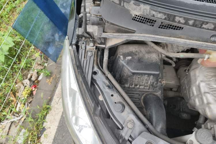 Used FORTHING Lingzhi PLUS 2021 2.0L Manual Luxury 7-Seater Engine Bay Right